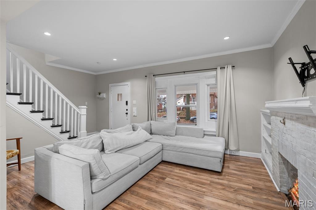 6827 Plymouth Avenue