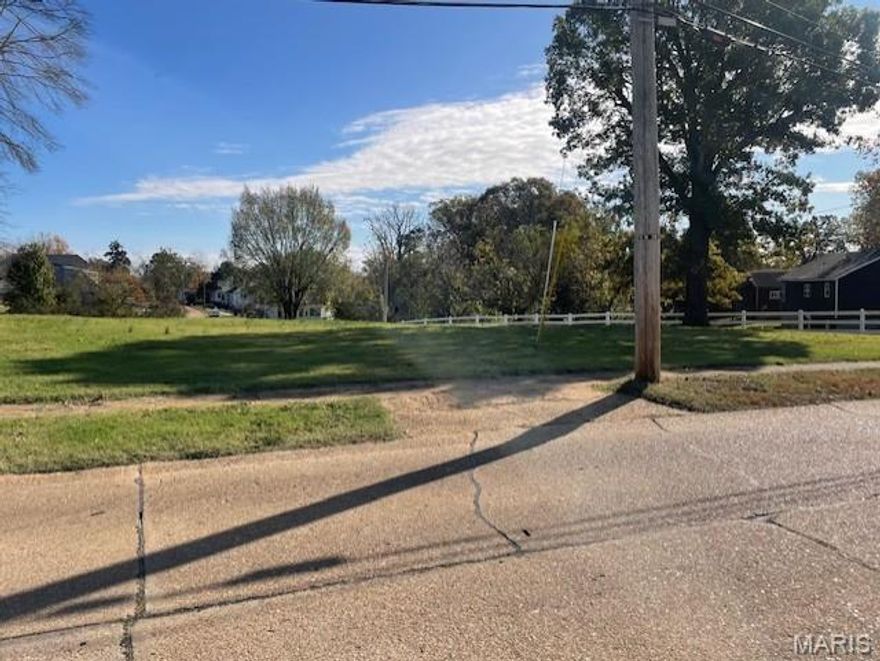 $49,900.00  122 & 124 South 11th St. Poplar Bluff, MO 63901; Double vacant lot in great mid-town location close to lots of shopping and restaurants! This .47 acre +/- partial is zoned residential and has great potential for multi-family units such as what is located next door.  Potential for rezoning as commercial as well!