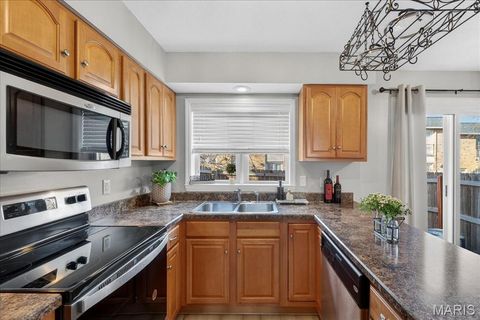 Tiny photo for 1105 Rue La Ville Walk #1105, Creve Coeur, MO 63141 (MLS # 26000403)