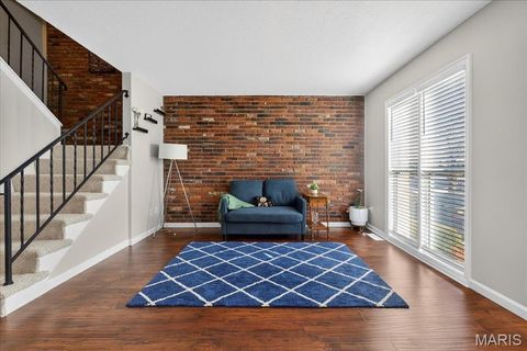 Tiny photo for 1105 Rue La Ville Walk #1105, Creve Coeur, MO 63141 (MLS # 26000403)