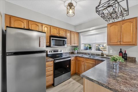 Tiny photo for 1105 Rue La Ville Walk #1105, Creve Coeur, MO 63141 (MLS # 26000403)