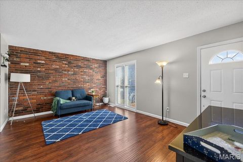 Tiny photo for 1105 Rue La Ville Walk #1105, Creve Coeur, MO 63141 (MLS # 26000403)