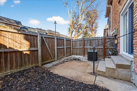 Tiny photo for 1105 Rue La Ville Walk #1105, Creve Coeur, MO 63141 (MLS # 26000403)