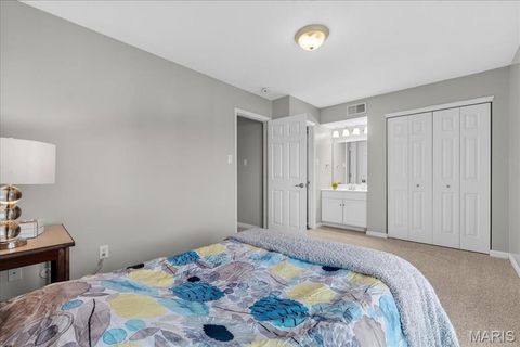 Tiny photo for 1105 Rue La Ville Walk #1105, Creve Coeur, MO 63141 (MLS # 26000403)