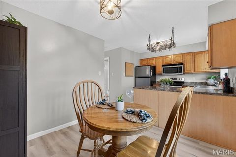 Tiny photo for 1105 Rue La Ville Walk #1105, Creve Coeur, MO 63141 (MLS # 26000403)