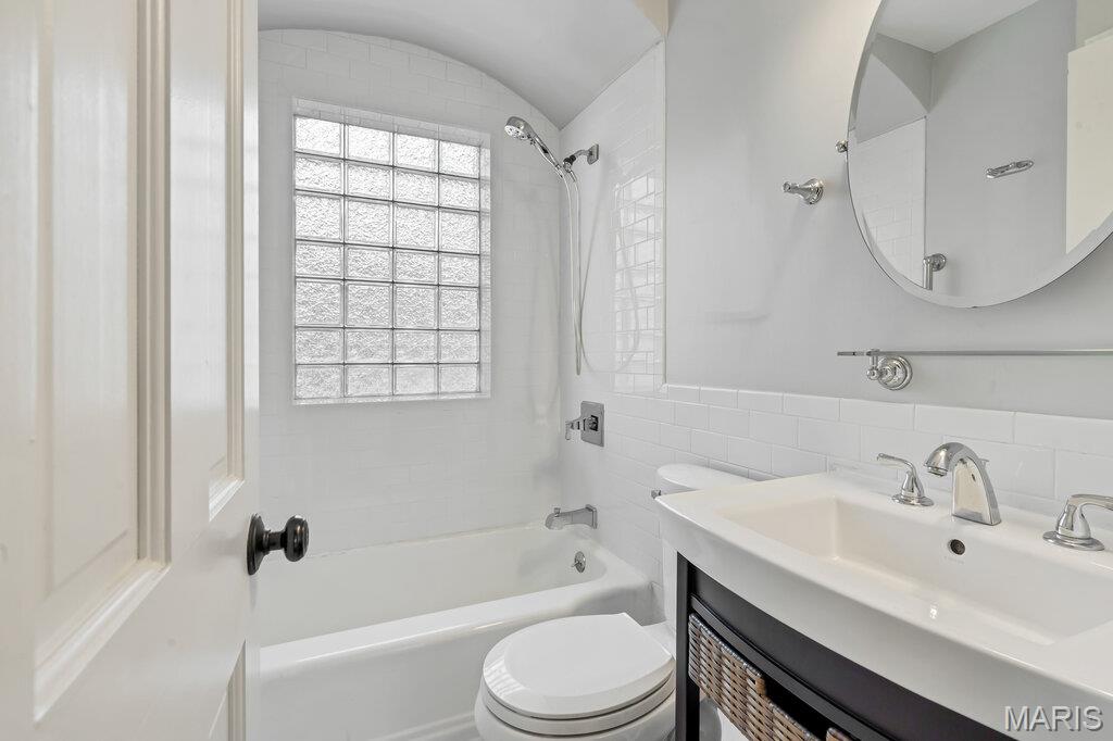 St Louis, Missouri 63119, United States, 2 Bedrooms Bedrooms, ,1 BathroomBathrooms,Residential,Active,211812