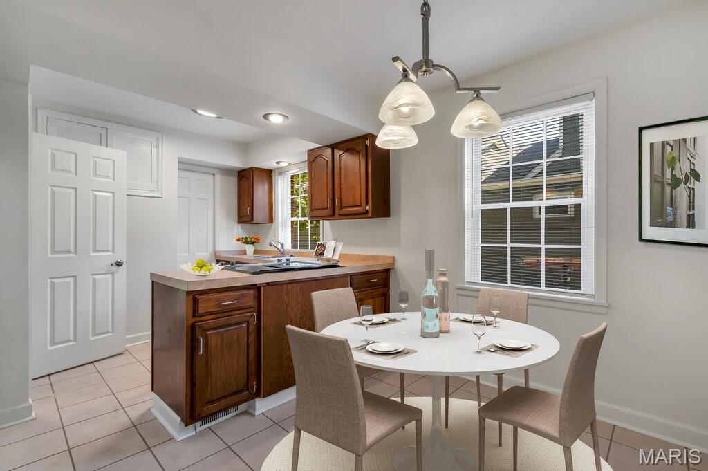 St Louis, Missouri 63119, United States, 2 Bedrooms Bedrooms, ,1 BathroomBathrooms,Residential,Active,211812