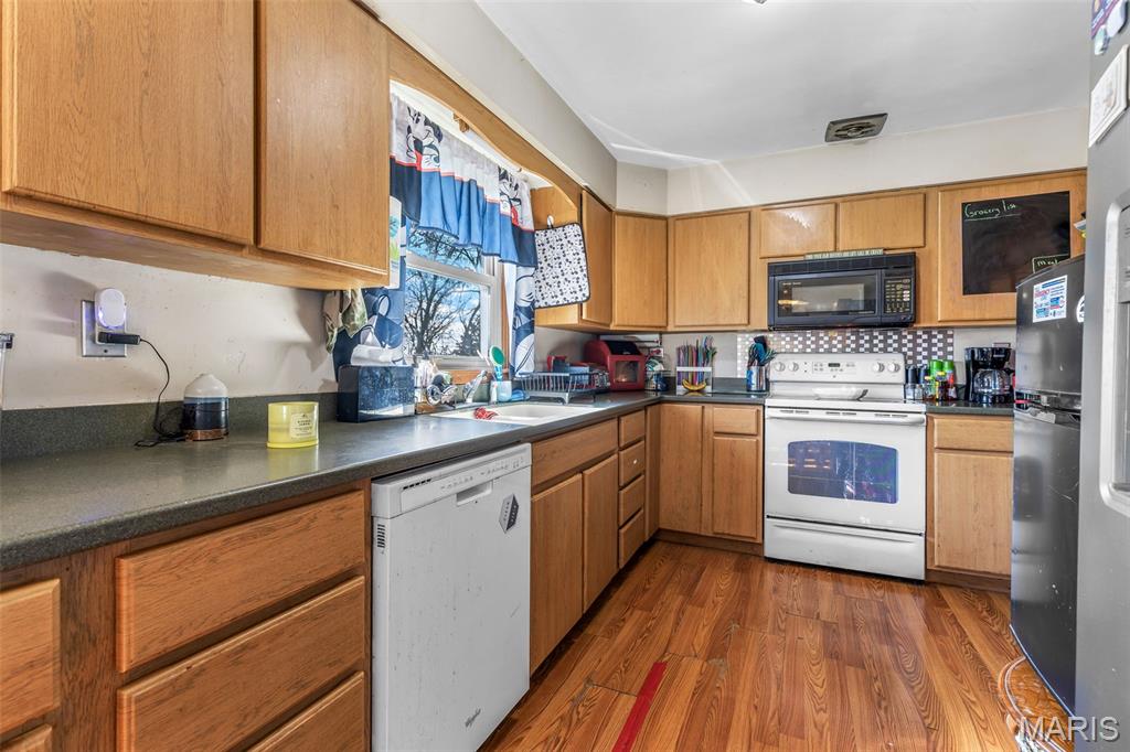 Warnes M W - Residential