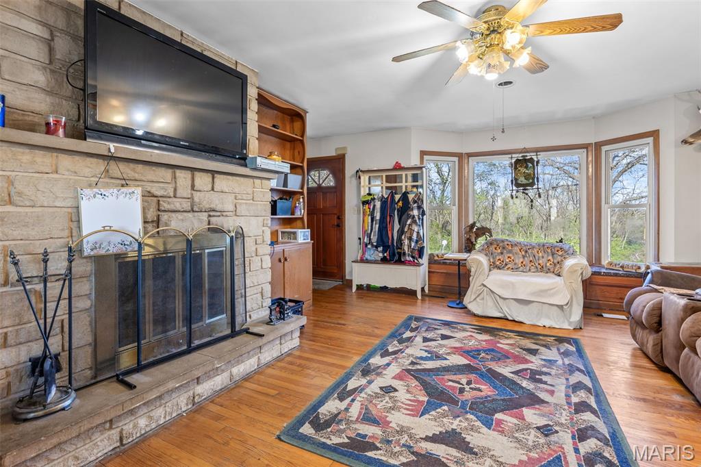 Warnes M W - Residential