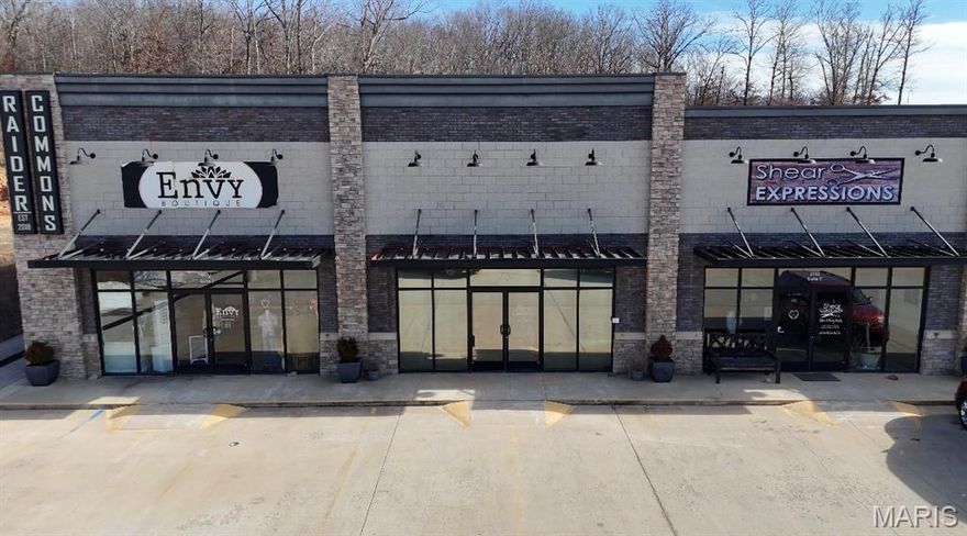 Approximately 1,000 sq. ft. of versatile commercial space available for $1,350 per month located at the intersection of Shelby Road and entrance into Three Rivers Community College (serves 2967 students). High visibility and high traffic count in a quickly expanding area near Eight Point Retail Development and Poplar Bluff Regional Medical Center (1300+employees)! Eight Point Retail Development is a development anchored by Menards, Academy Sports, Ross Dress For Less, PetSmart, and Walmart Neighborhood Market. With the upgrades to U.S Route 67 in Butler County to four lanes in preparation for Future I-57 development opportunities like this will not last long. Call today, before gone tomorrow!!