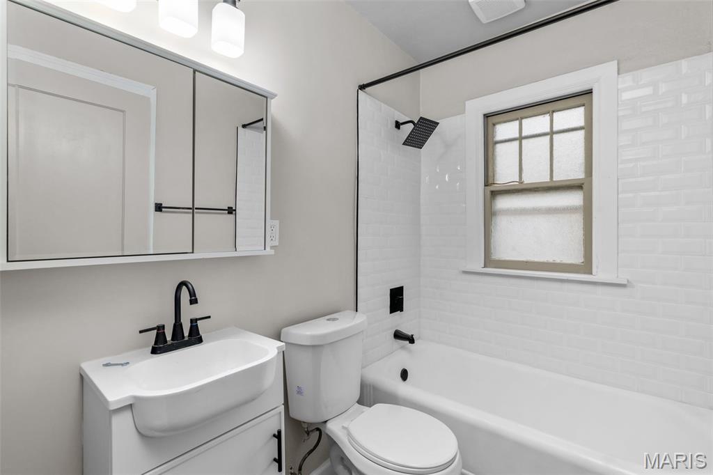 Laughlins Add To Sycamore Hills Re - Residential