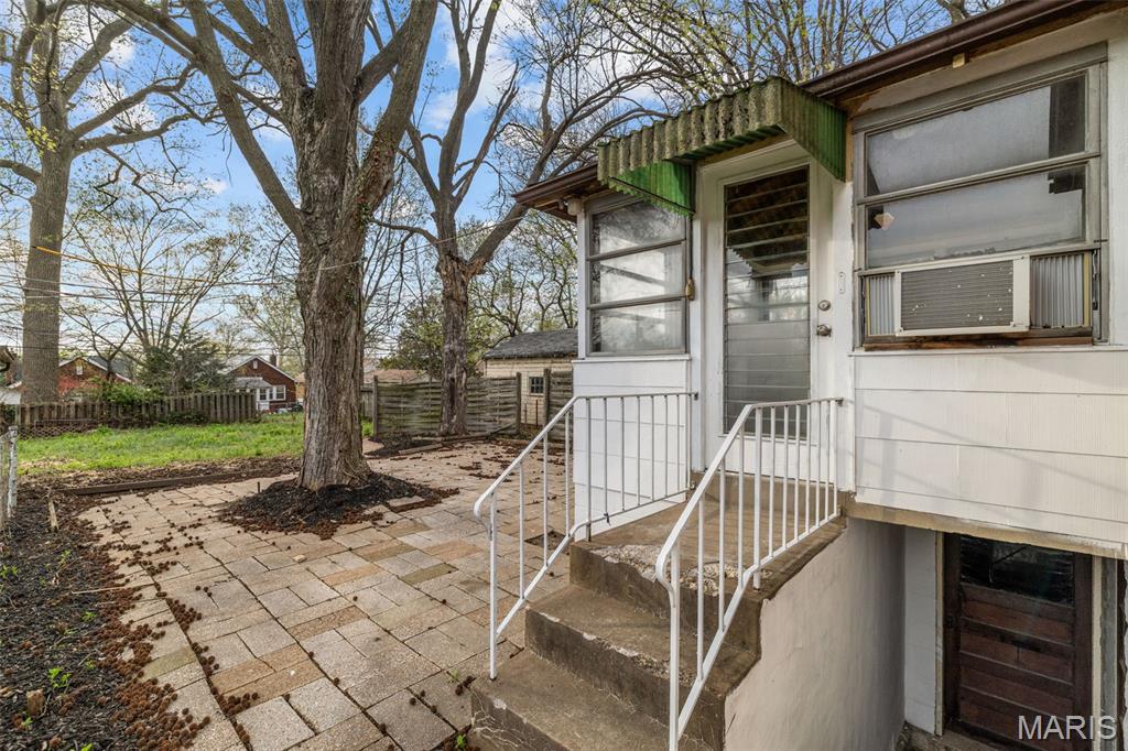 Laughlins Add To Sycamore Hills Re - Residential