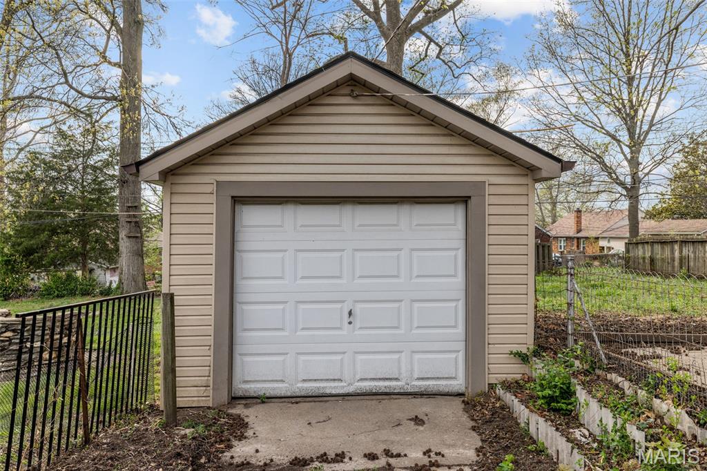 Laughlins Add To Sycamore Hills Re - Residential