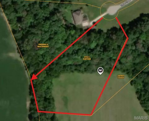 Photo of 804 Timber Creek Court, Hawk Point, MO 63349 (MLS # 26006530)