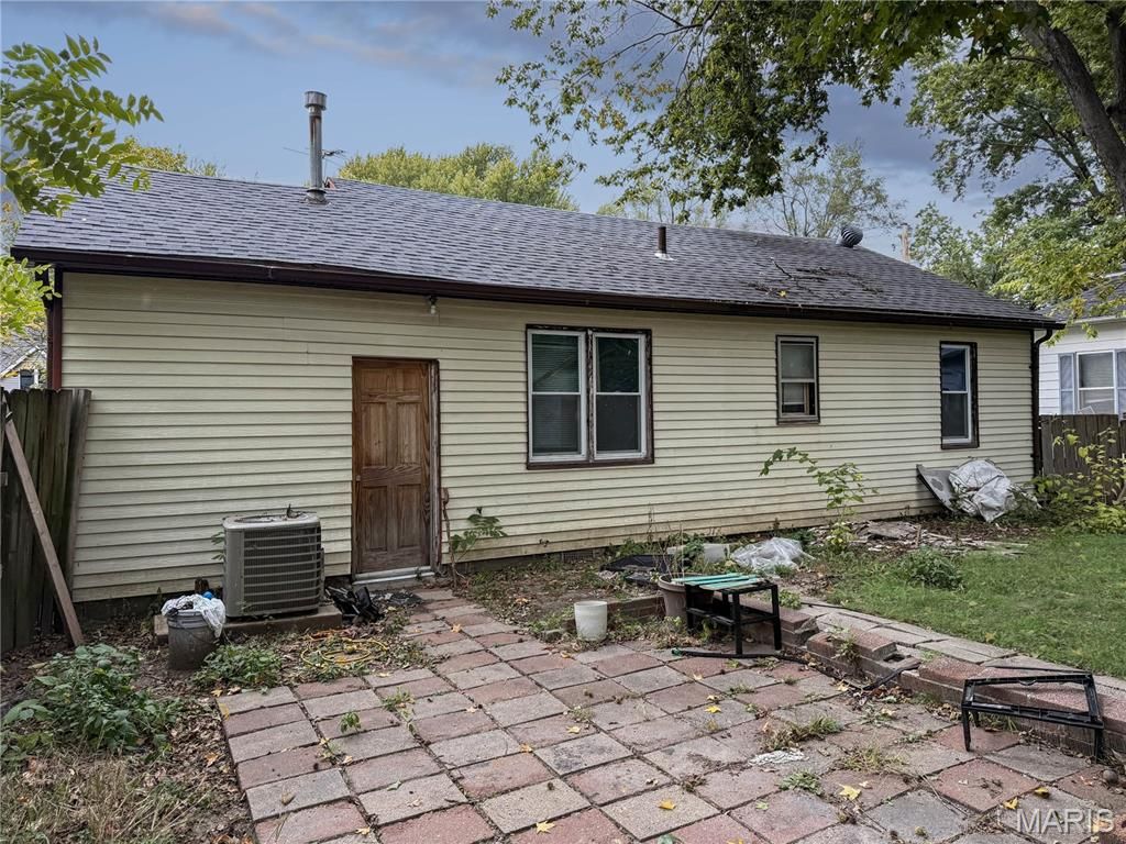 Photo of 1703 S Warren Avenue, Sedalia, MO 65301 (MLS # 25072842)