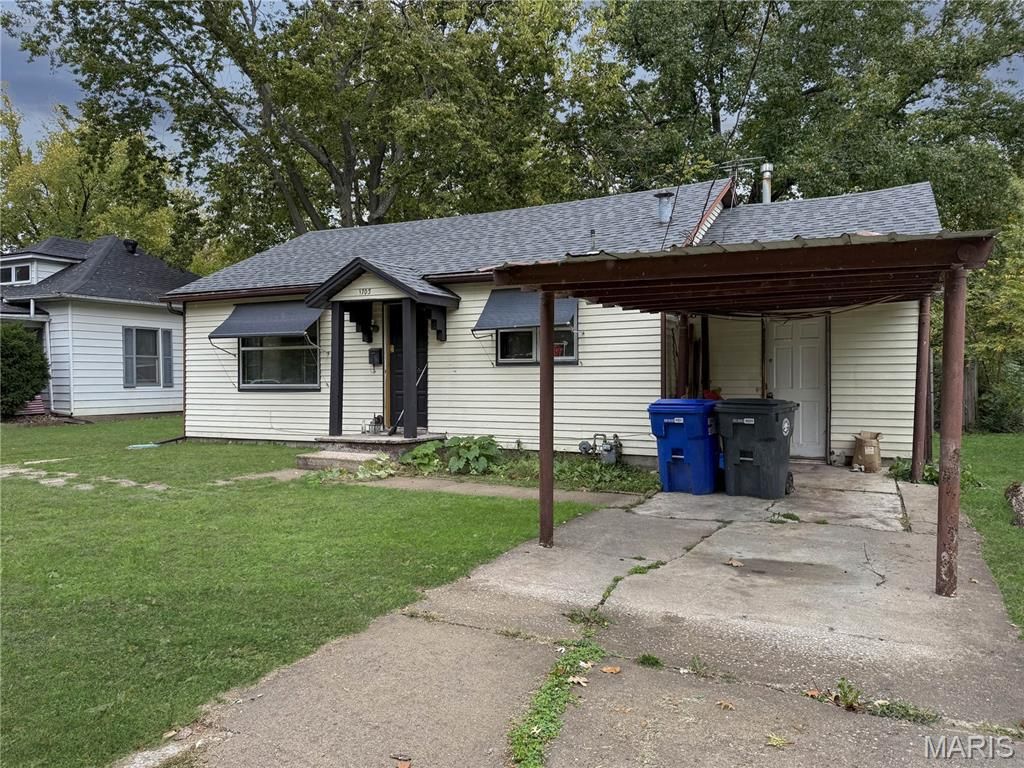 Photo of 1703 S Warren Avenue, Sedalia, MO 65301 (MLS # 25072842)