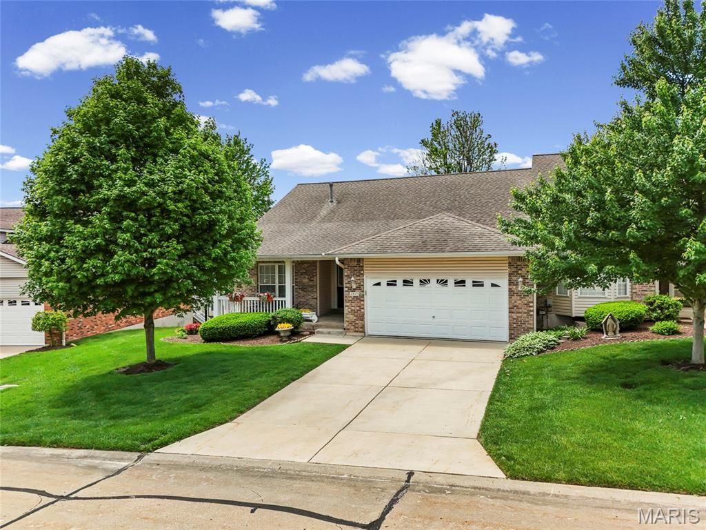 Photo of 2915 Mac Arthur Drive #31, St Charles, MO 63301 (MLS # 26021797)