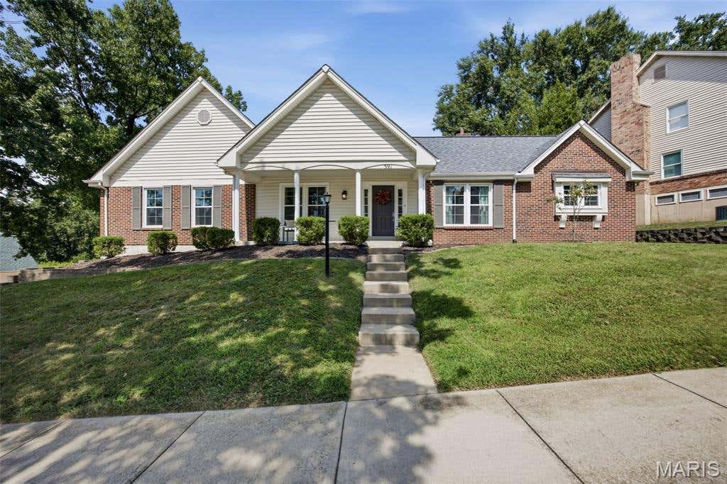 Photo of 391 S Greentrails Drive, Chesterfield, MO 63017 (MLS # 26054244)