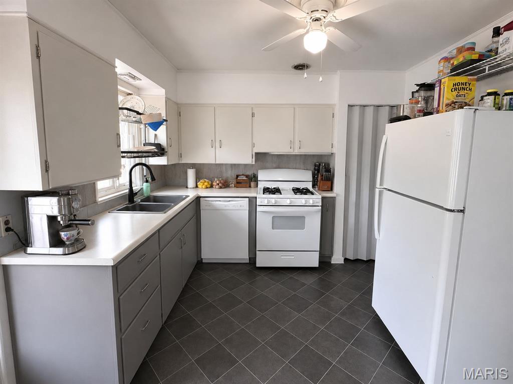 Photo of 2823 Pleasant Street, Hannibal, MO 63401 (MLS # 26056711)