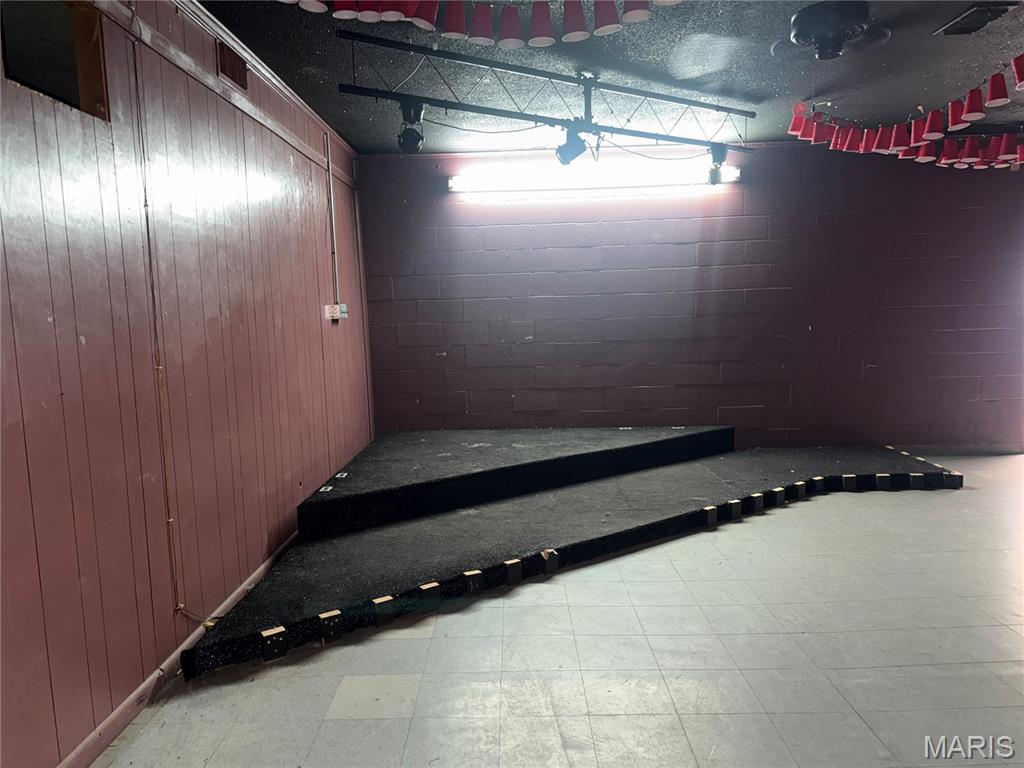 Hunters - Commercial Sale