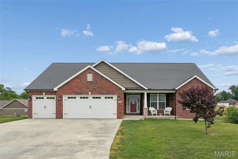 Photo of 816 Lakeview Crossing, Cape Girardeau, MO 63701 (MLS # 26031836)
