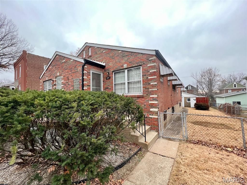 Photo of 6152 Victoria Avenue, St Louis, MO 63139 (MLS # 25071596)