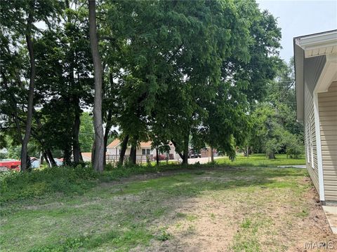 Tiny photo for 217 S 6th Street, Elsberry, MO 63343 (MLS # 26029372)