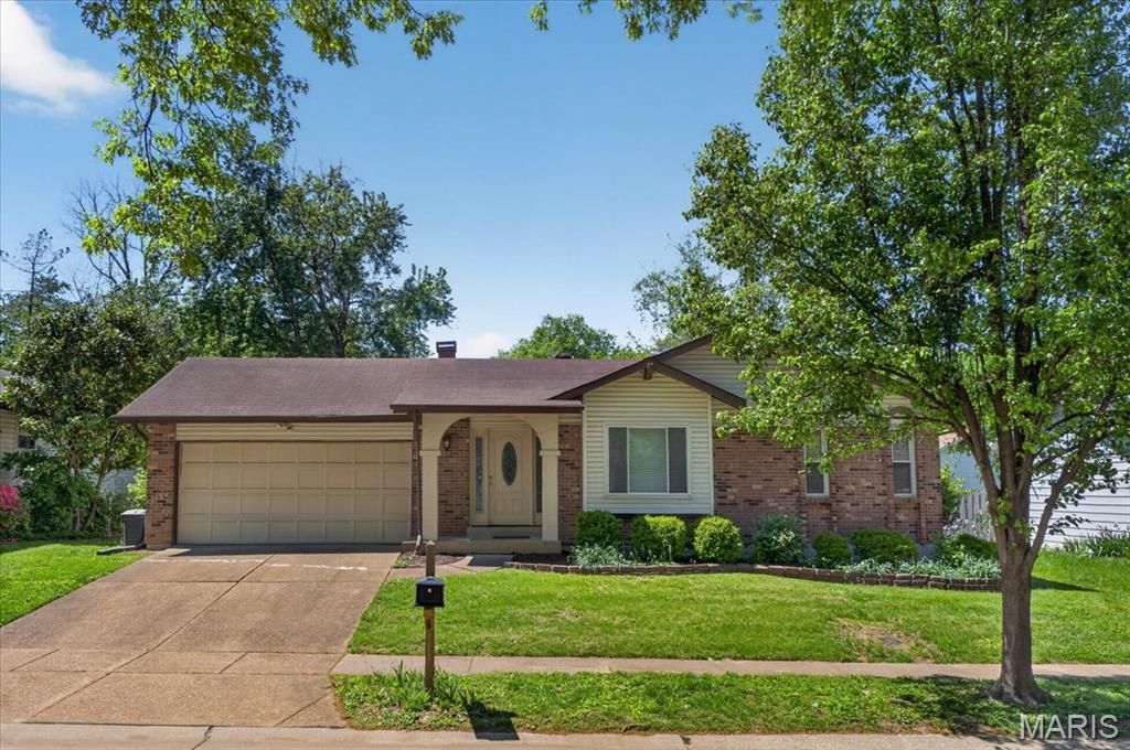 Photo of 1421 Nancy Lee Drive, St Louis, MO 63146 (MLS # 26011211)