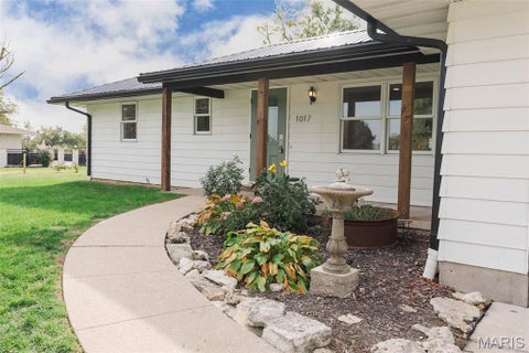 Tiny photo for 1017 Pocahontas Avenue, Palmyra, MO 63461 (MLS # 26068547)