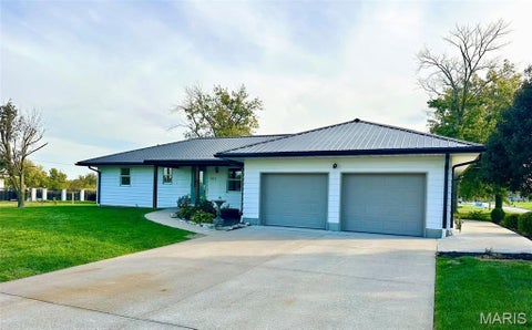 Photo of 1017 Pocahontas Avenue, Palmyra, MO 63461 (MLS # 26068547)