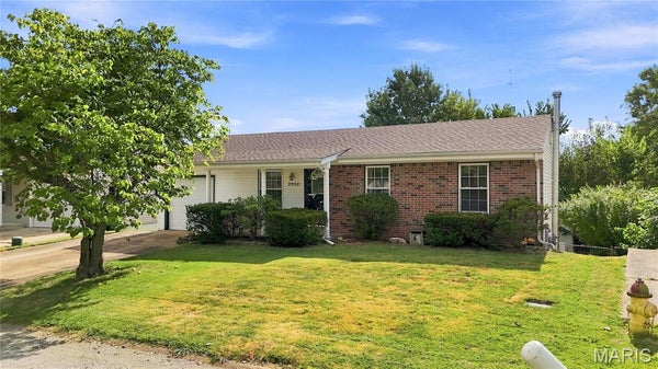 2552 MEDFORD DR, HIGH RIDGE, MO 63049 - Image 3d317f5dcb6e9558a6265a5db8a4d0c4/731237695