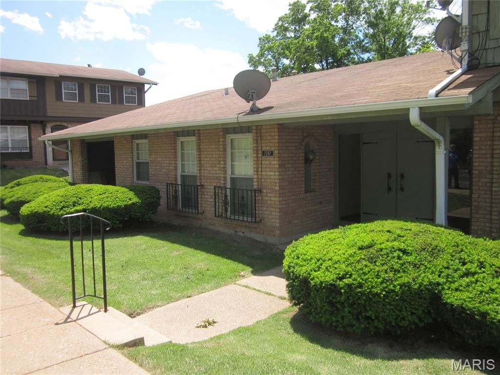 Photo of 7287 N Hanley Road #B, Hazelwood, MO 63042 (MLS # 26029030)