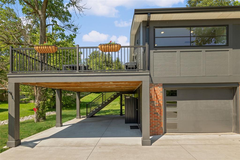 527 W Lake Drive