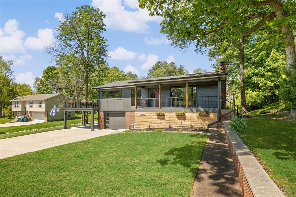 527 W Lake Drive