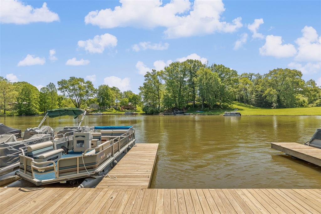 527 W Lake Drive