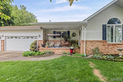 Photo of 201 Cross Creek Drive, Bethalto, IL 62010 (MLS # 26028743)