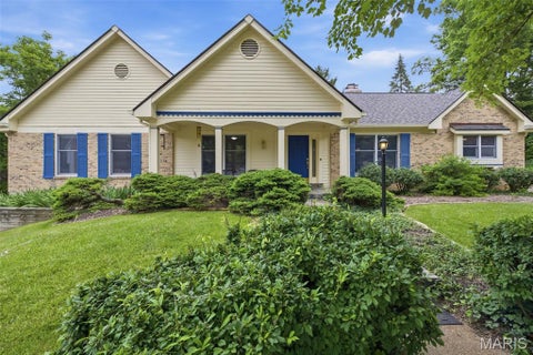 Tiny photo for 201 W Manor Dr. Drive, Chesterfield, MO 63017 (MLS # 26034856)