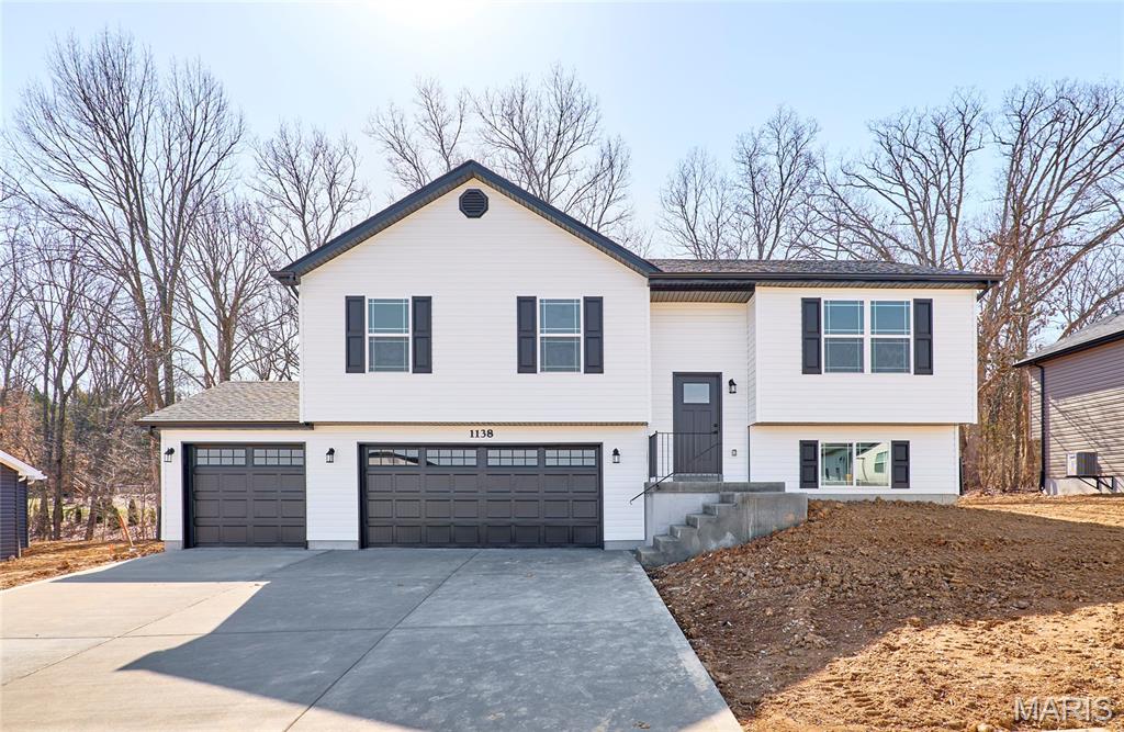 28718 Woodland Heights Drive