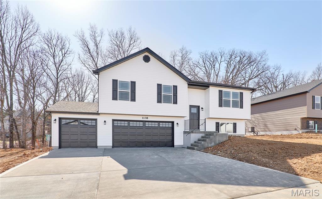 28718 Woodland Heights Drive