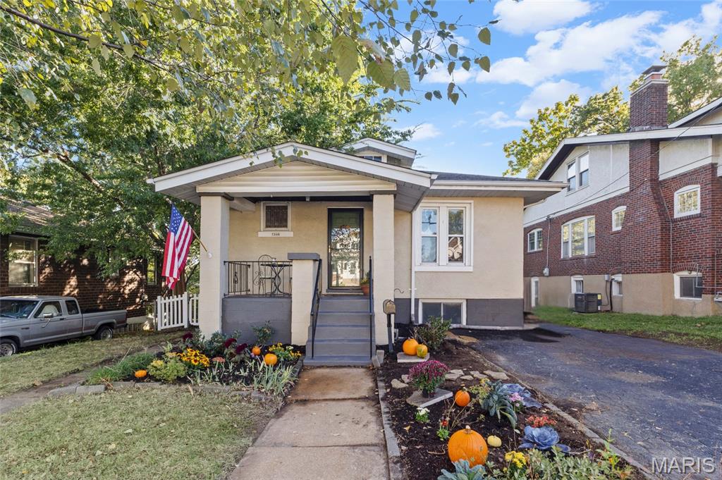 Photo of 7346 Gayola Place, St Louis, MO 63143 (MLS # 26067802)