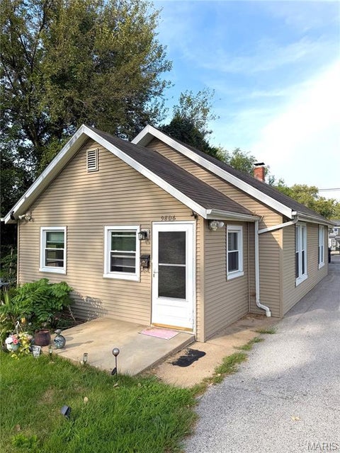 Photo of 9806 W Main Street, Belleville, IL 62223 (MLS # 26059940)