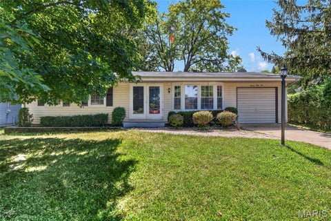 Photo of 1132 Burgundy Lane, Ballwin, MO 63011 (MLS # 26056004)