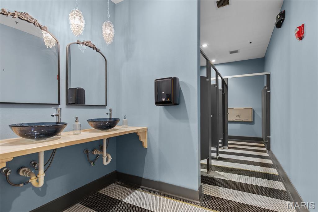 Lucas & Hunt Add - Commercial Sale