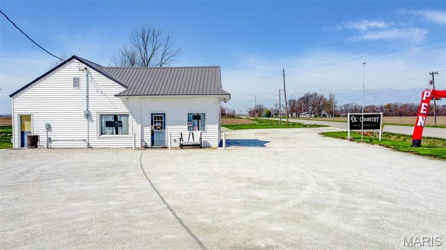 Discover a unique opportunity to invest in your future.  This property has excellent visibility and accessibility, making it ideal for a variety of business opportunities. Enjoy prominent exposure. Whether you're an entrepreneur looking to expand your business or an investor seeking a promising asset, this building offers the ideal foundation for success.