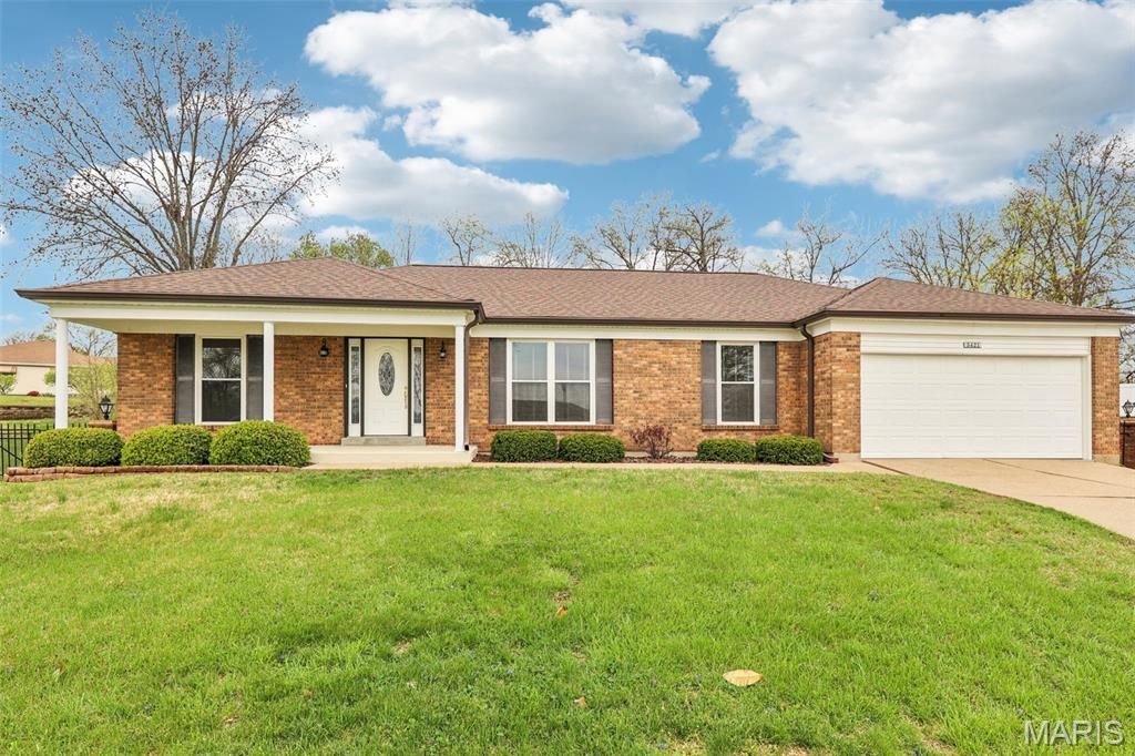 Photo of 5421 Regalway Drive, St Louis, MO 63129 (MLS # 26018479)