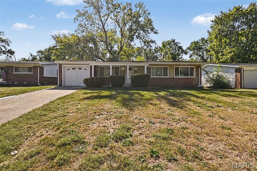 Photo of 2680 N Waterford Drive, Florissant, MO 63033 (MLS # 26066368)