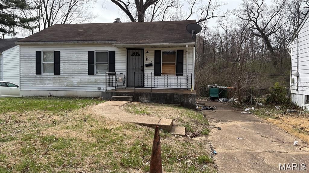 Photo of 244 Estridge Road, St Louis, MO 63137 (MLS # 26003393)