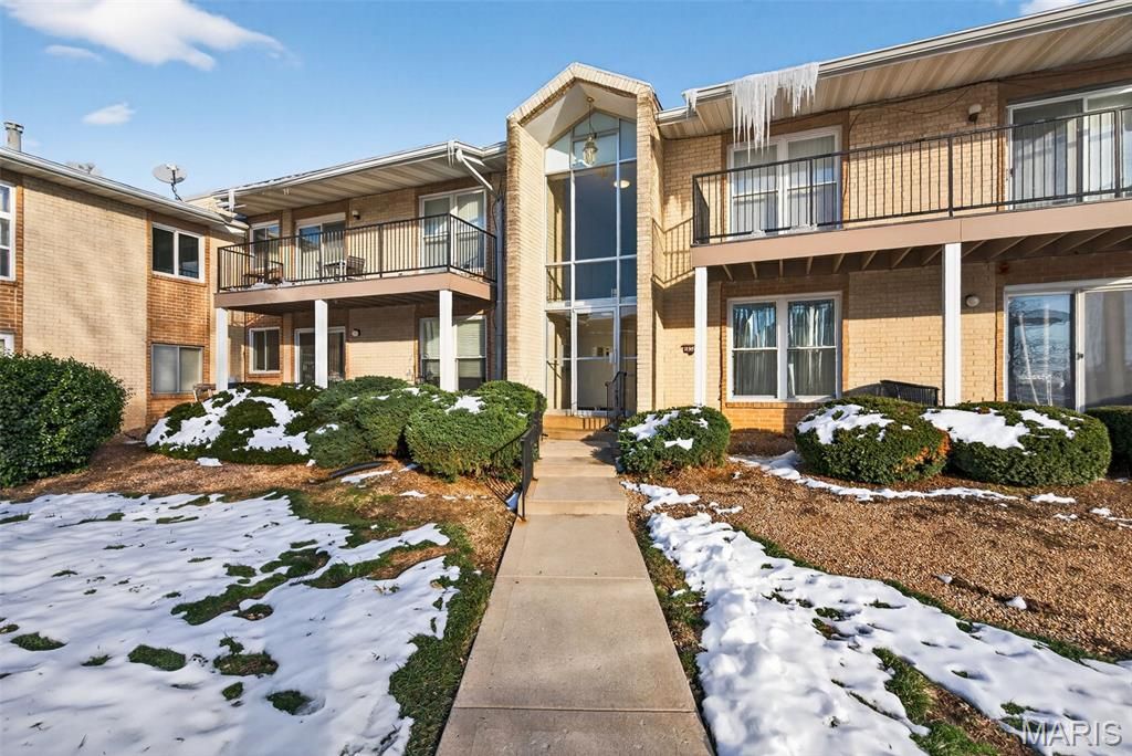 Photo of 10327 Forest Brook Lane #F, St Louis, MO 63146 (MLS # 25080029)