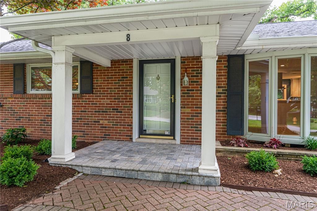 8 Tealwood Drive