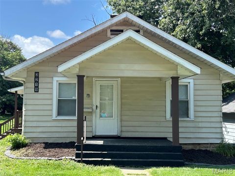 Photo of 3219 Duco Street, Alton, IL 62002 (MLS # 26046941)